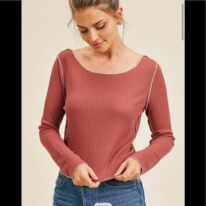 Thermal contrast stitch top